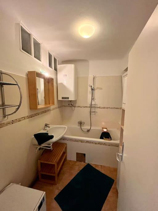 Wohnung Naehe Lkh Und Der Med Uni Graz Exterior photo